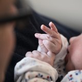 Pour les filles, le prénom Emma devance Mia, qui était le préféré depuis 2019 (image d'illustration).
